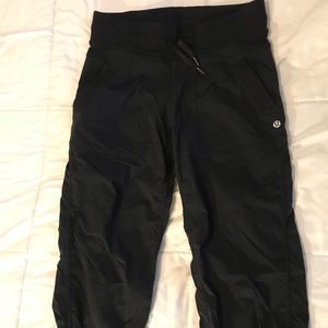 Lululemon size 4 black cropped pant